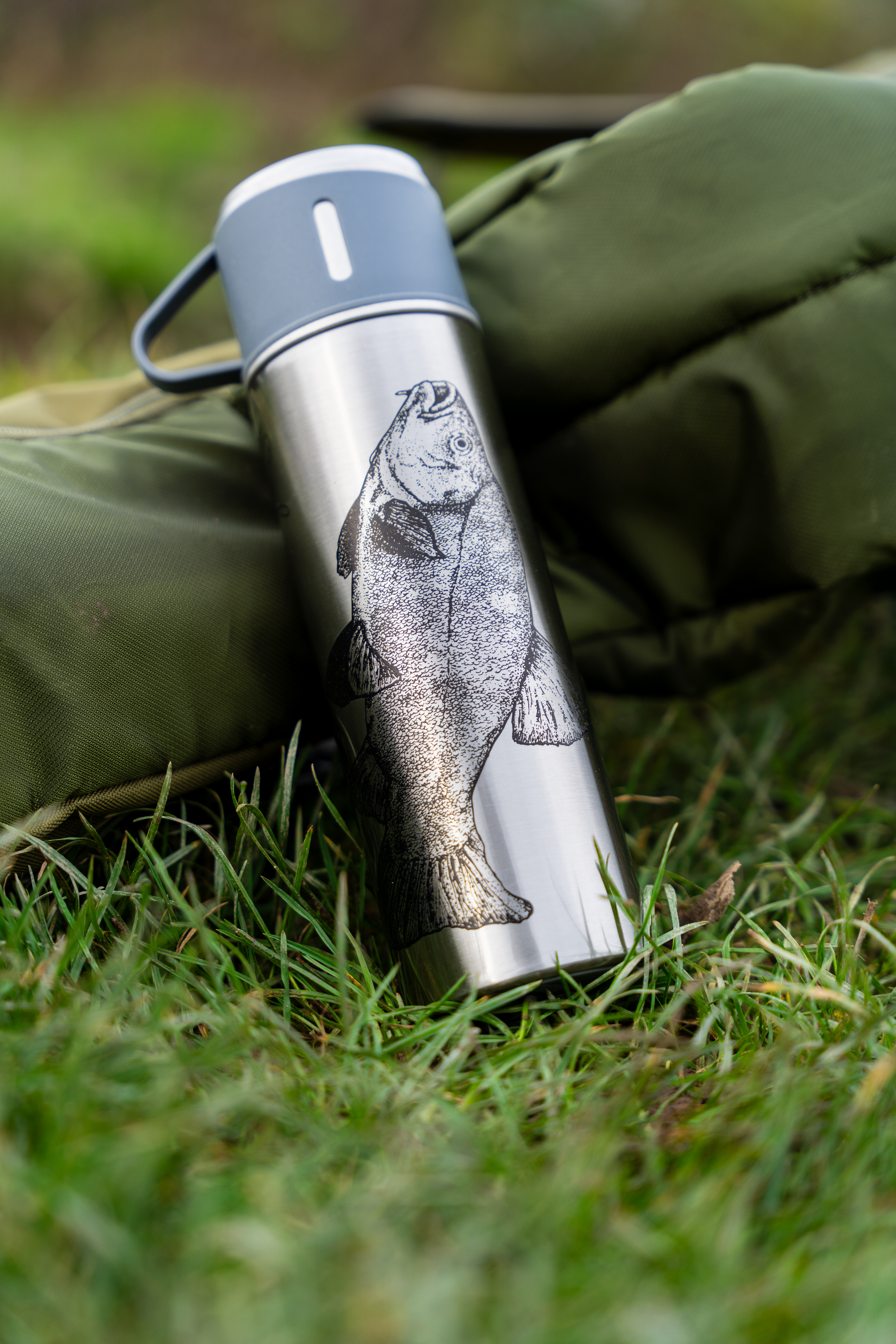 Flasque Korum Classic 200 Ml En Acier Inoxydable - Design Pêche Avec Illustration Steve Phillips